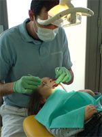 Leora voor het eerst naar de tandarts
