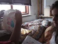 Rosalie vindt het best spannend.. Zo'n grote zus die zulke mooie dingen maakt...