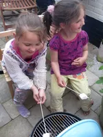 5 juni 2010 marshmellows roosteren op de barbecue